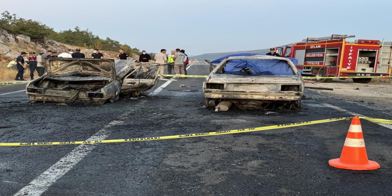 Üniversite kaydı için çıktıkları yolda yanarak can verdiler