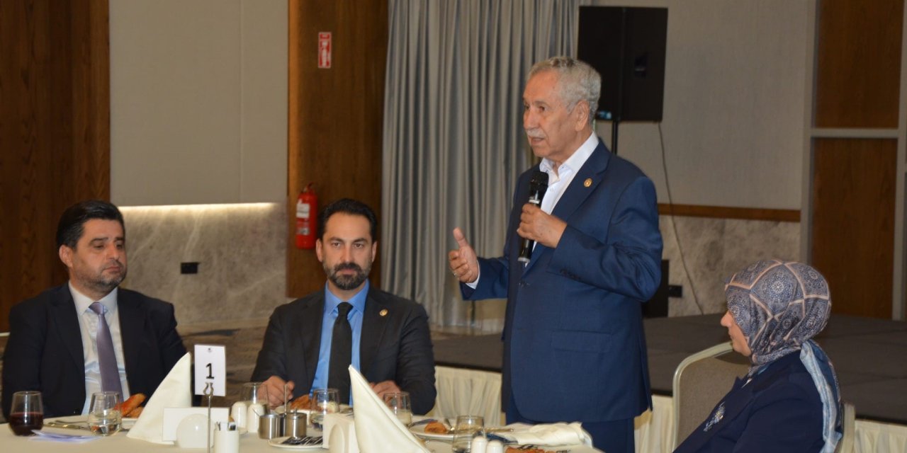 Bülent Arınç: "Türkiye ne gördüyse AK Parti sayesinde gördü"