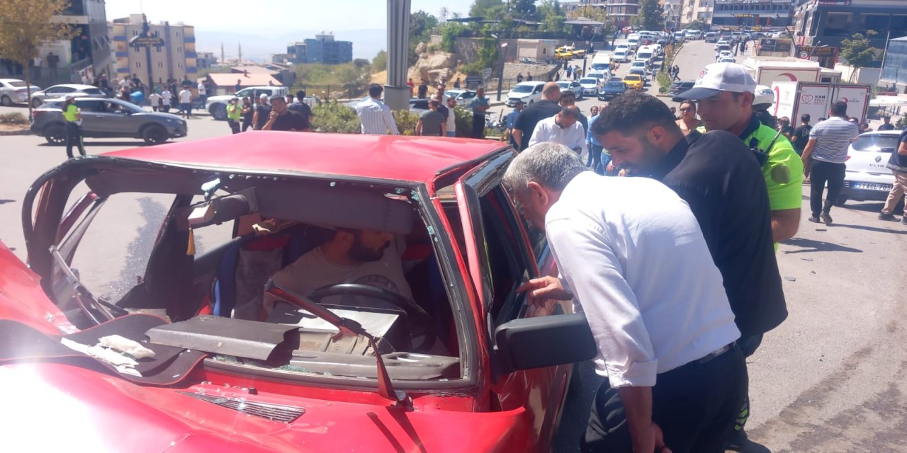 Şırnak Kent Meydanı’nda Zincirleme Kaza: Yaralılar Var