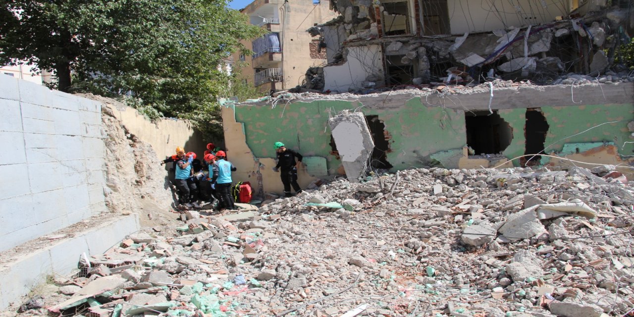 Şırnak'ta 14 ilden 745 kişinin katılımıyla Deprem bölge tatbikatı yapıldı