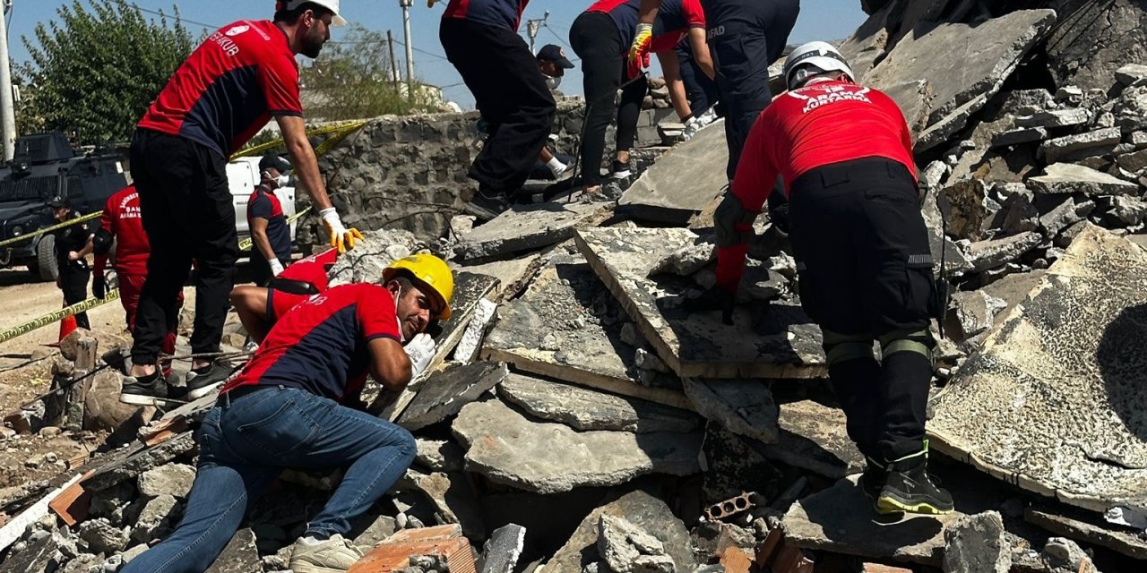 MEB AKUB Ekibi, Deprem tatbikatında sahaya indi, enkazlarda görev yaptı