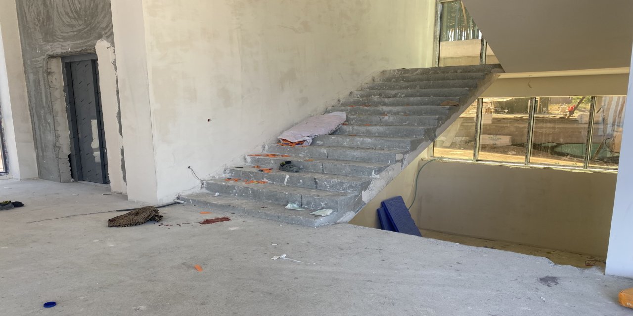 İnşaatta Korkutan Kaza: Kafa Travması Geçiren İşçi Hastaneye Kaldırıldı