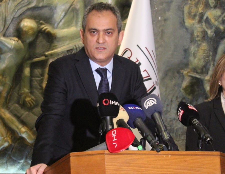 BAKAN ÖZER: "SALGIN NEDENİYLE TÜM SINIFLARI KAPALI OLAN OKULUMUZ BULUNMAMAKTA”