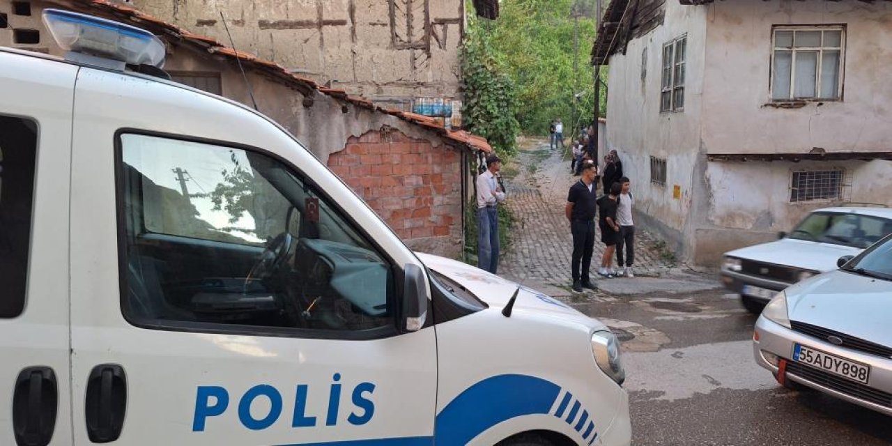 Yaşlı adam yalnız yaşadığı evde ölü bulundu