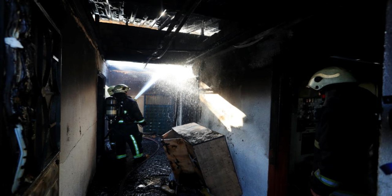 Antalya'da alt katta yakılan soba üst katı küle çevirdi