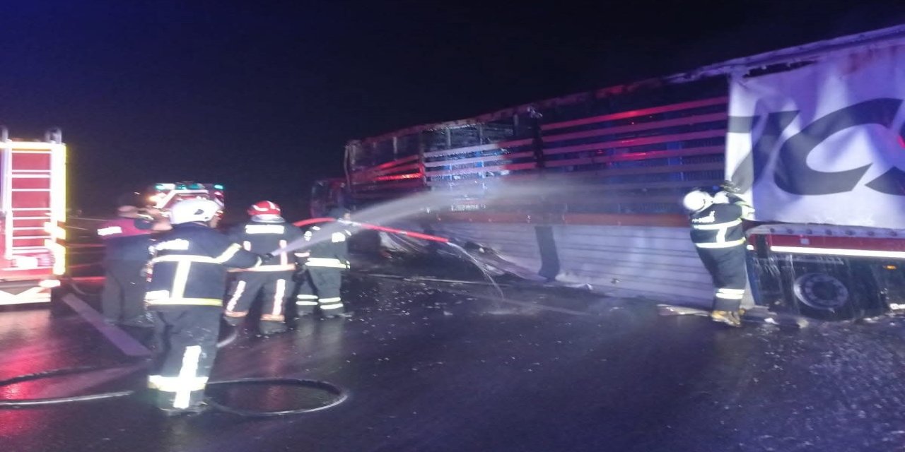 Otoyolda Alev Alan Tır Yürekleri Ağızlara Getirdi