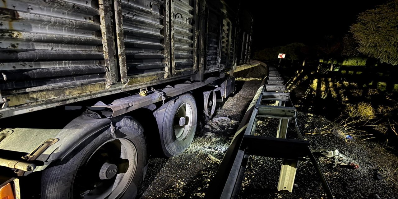 Korku Dolu Anlar! Tünel Girişinde Tır Alev Aldı