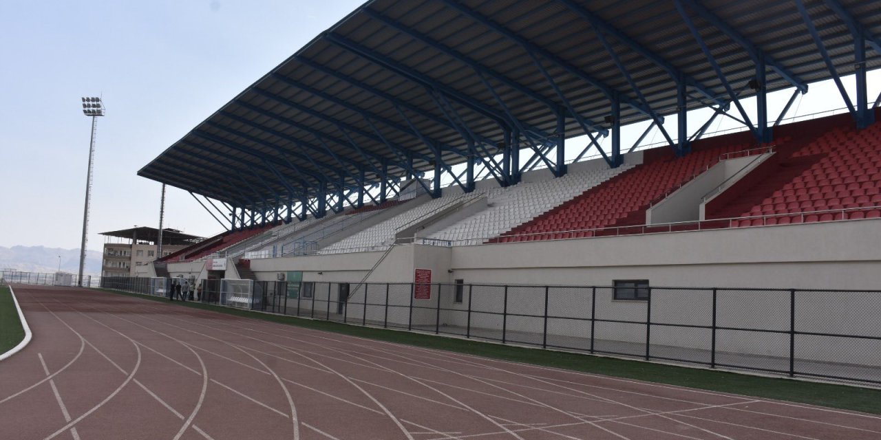 Yeni futbol sezonu öncesi Şırnak Stadyumunda inceleme yapıldı