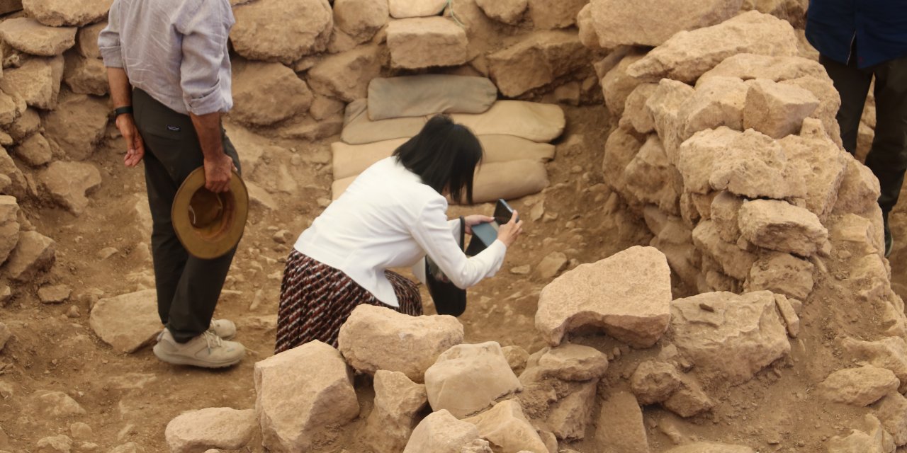 Bakan Ersoy açıkladı: Göbeklitepe'de insan heykeli bulundu
