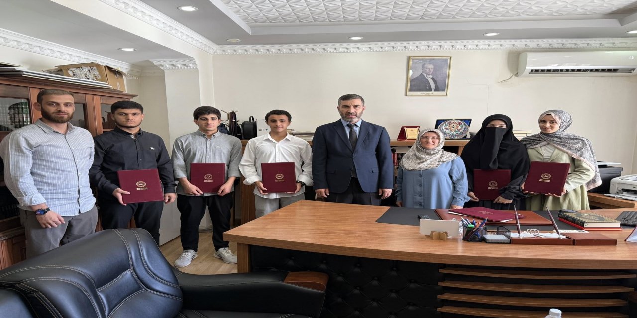 Silopi'nin Yeni Hafızları Belge Sevinci Yaşadı