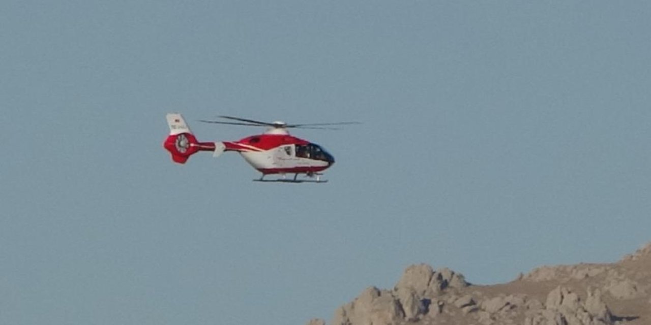 Asfiksi hastası yenidoğan bebek ambulans helikopterle Van'a getirildi