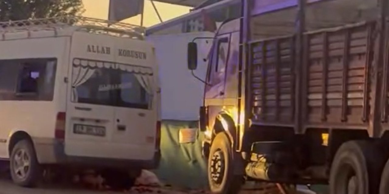 Minibüs kamyon ile çarpıştı: 20 tarım işçisi yaralandı