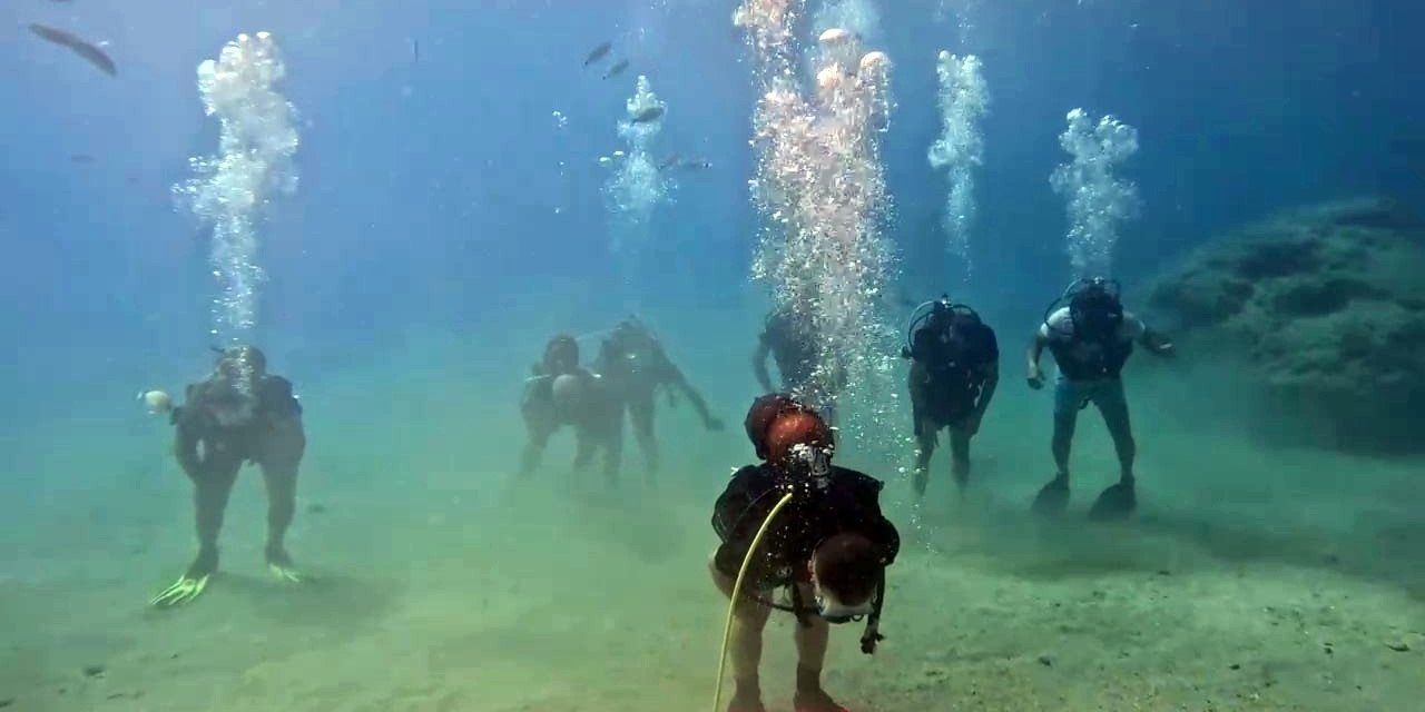 Denizin metrelerce dibinde namaz