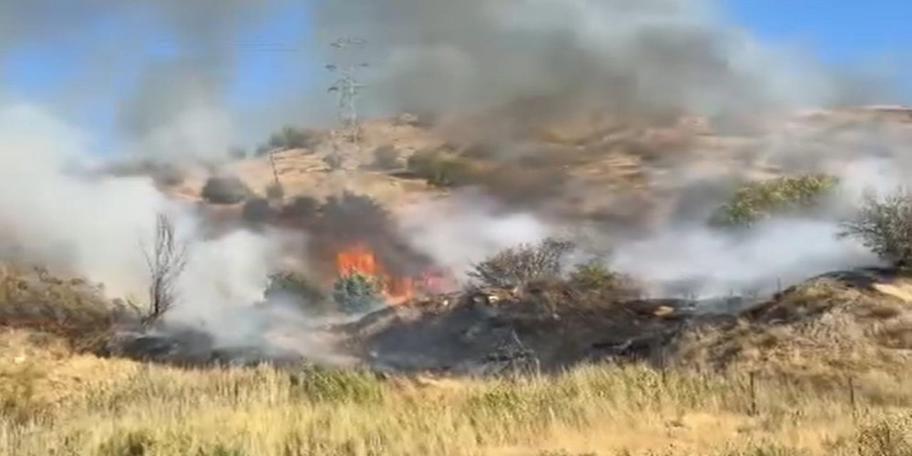 Hakkari’de anız yangını