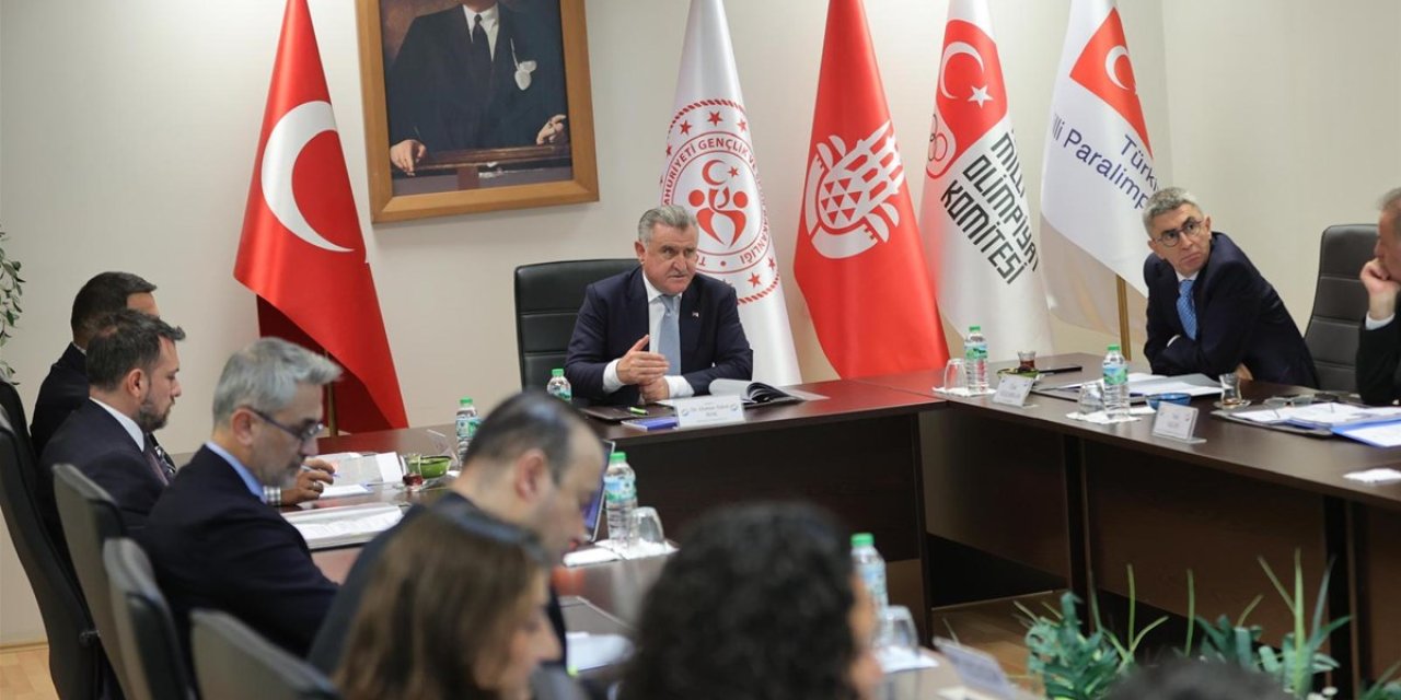 Bakan Bak İstanbul’da HDK toplantısına başkanlık etti