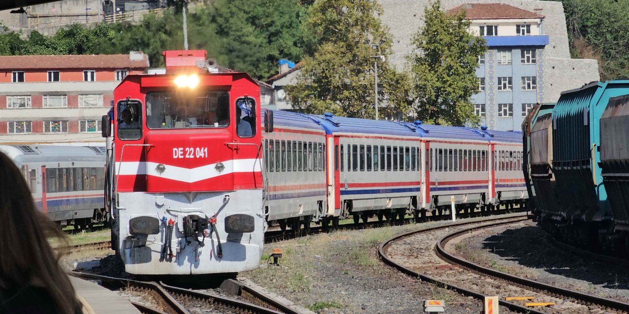 Turistik Karaelmas Ekspresi Zonguldak’a ulaştı