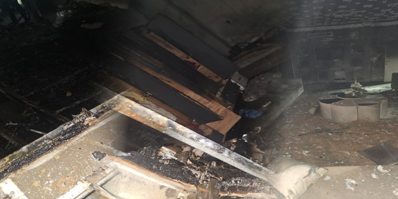 Şırnak'ta köy evinde çıkan yangında ev küle döndü