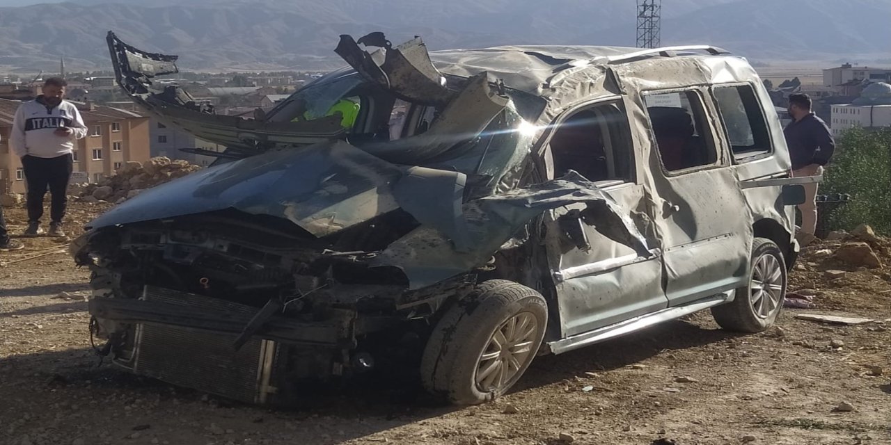 Yüksekova’da Feci Kaza: 4 Kişi Yaralandı