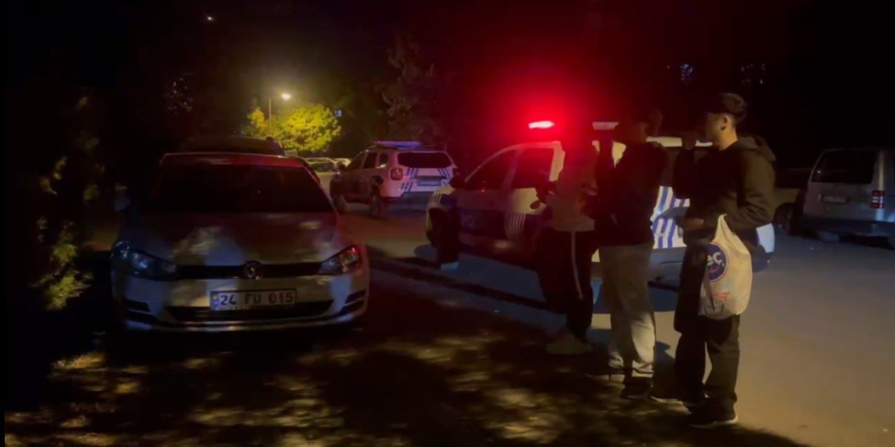 Erzincan'da İnsanlık Dersi: Can Pazarı Çekirdek Çitleyerek İzlediler