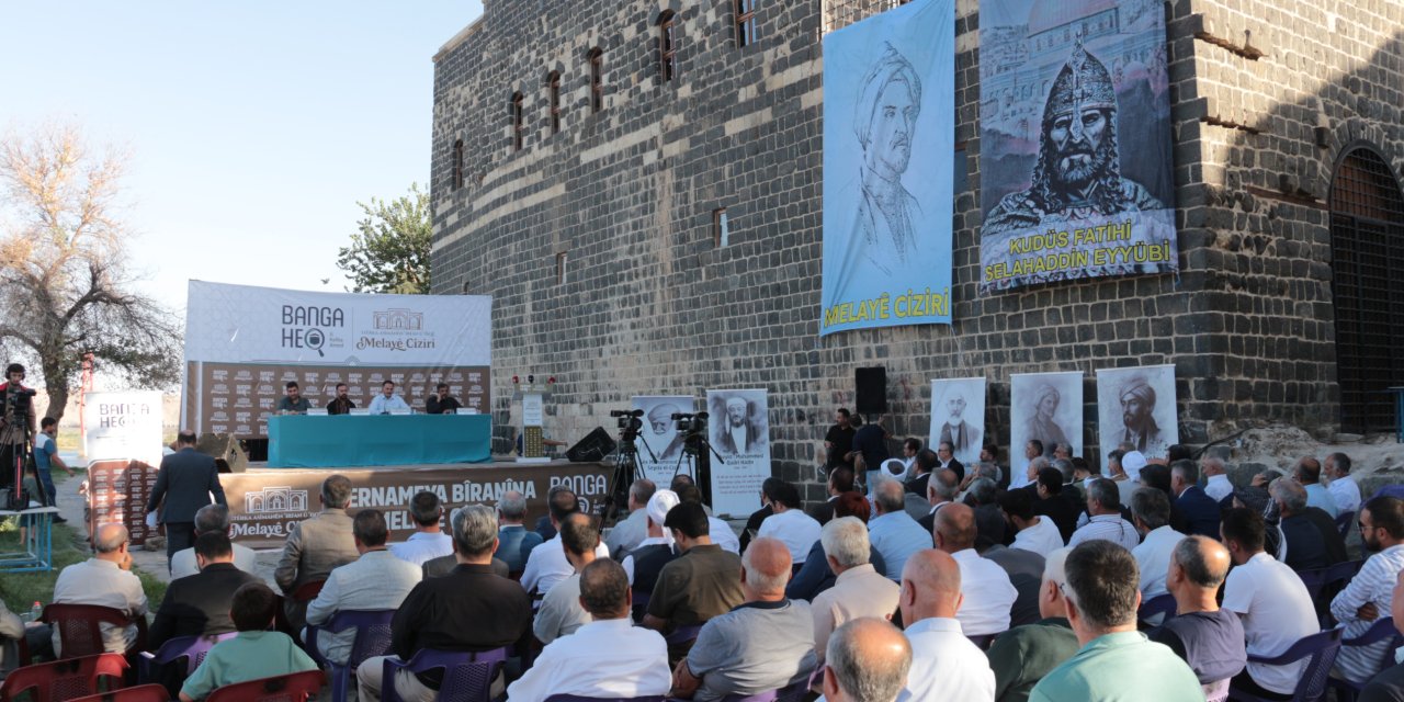 Cizre’de ”Aşk ve İrfan Göklerinin Yıldızı: Melayê Cizîrî” Paneli düzenlendi