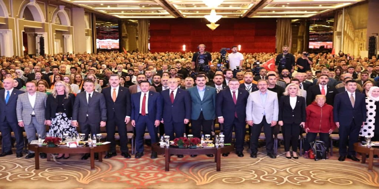 Bakan Işıkhan'dan Sert Eleştiri: "İzmir'in Dağlarında Çiçekler Değil, Çöp Yığınları Büyüyor"