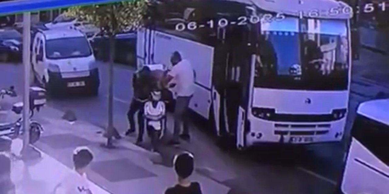 Yolu Kesti, Bıçak Çekip Gence Saldırdı