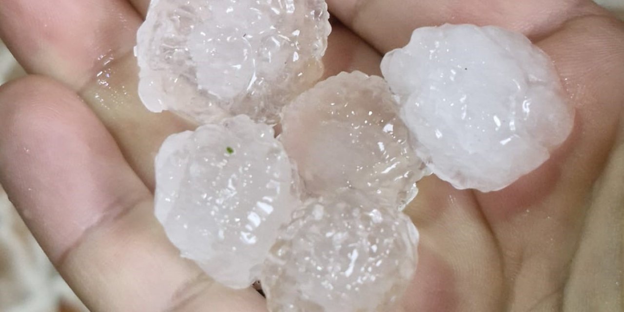 Ceviz büyüklüğünde dolu yağışı hayatı olumsuz etkiledi