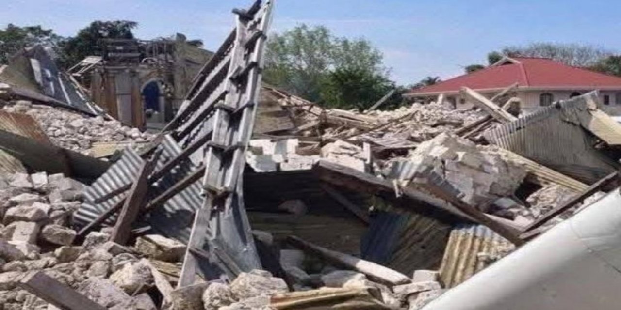 Filipinler’de 7.4 büyüklüğündeki depremde 7 kişi hayatını kaybetti