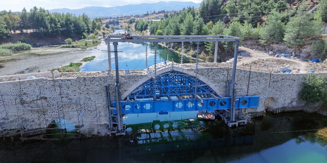 5 asırlık Ceyhan Köprüsü'nün restorasyonunda sona gelindi