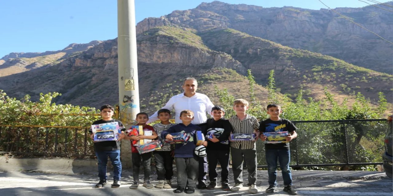 Şırnak Valiliğinden Dikkat Çeken Paylaşım: “Bir Karede Sevgi ve Güven”