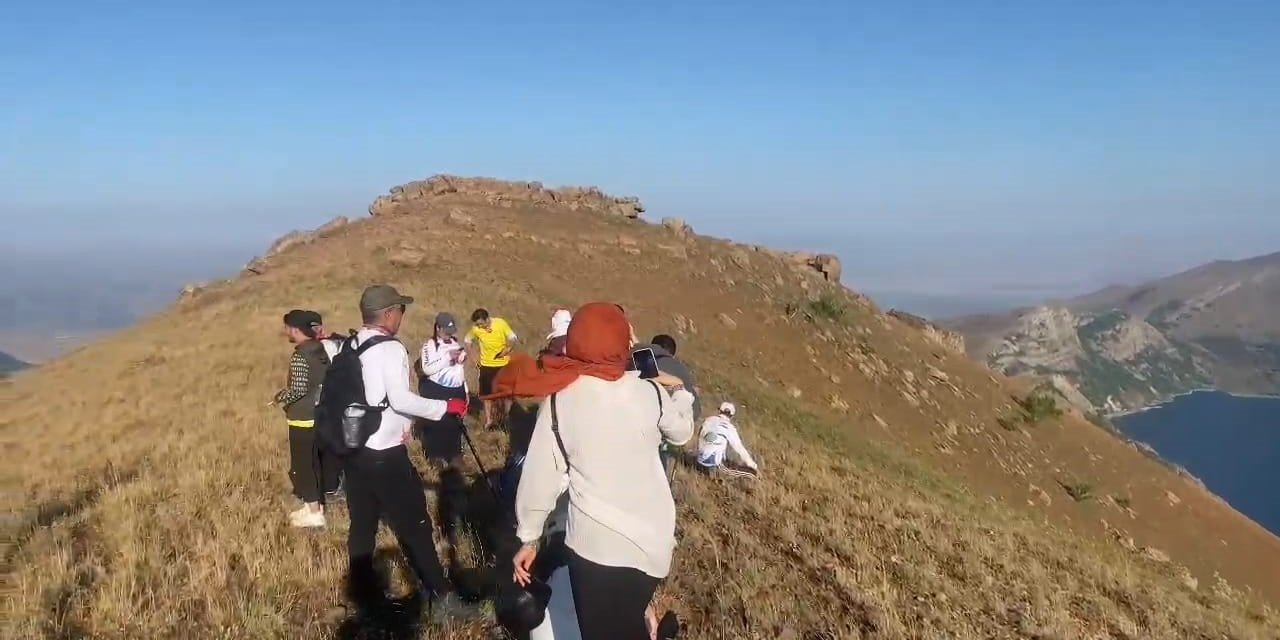 "Yeryüzü Cenneti"nde zirve tırmanışı yapıldı