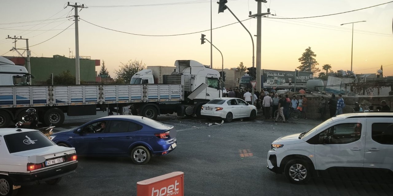 Tır ile otomobil çarpıştı: 1 yaralı