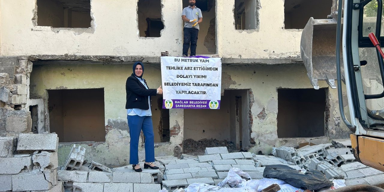 Diyarbakır'da metruk binalar yıkılıyor
