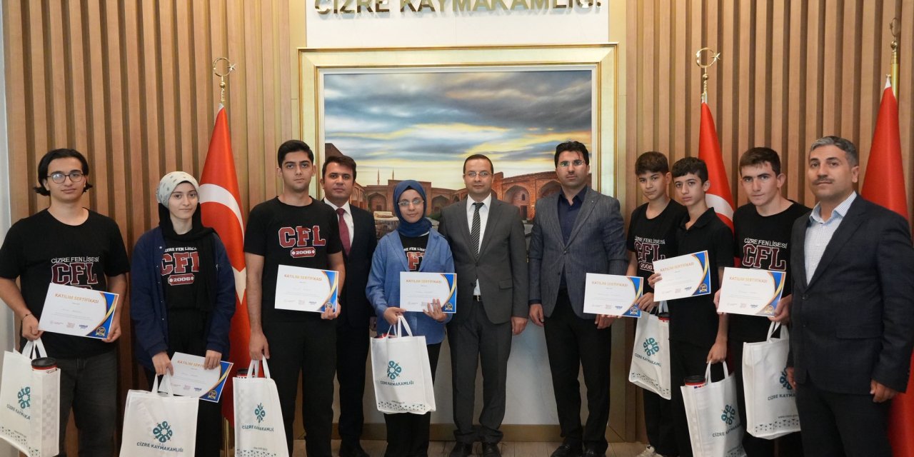 Kaymakam Baycar, Başarılı Öğrencileri makamında ağırlayıp, ödüllendirdi