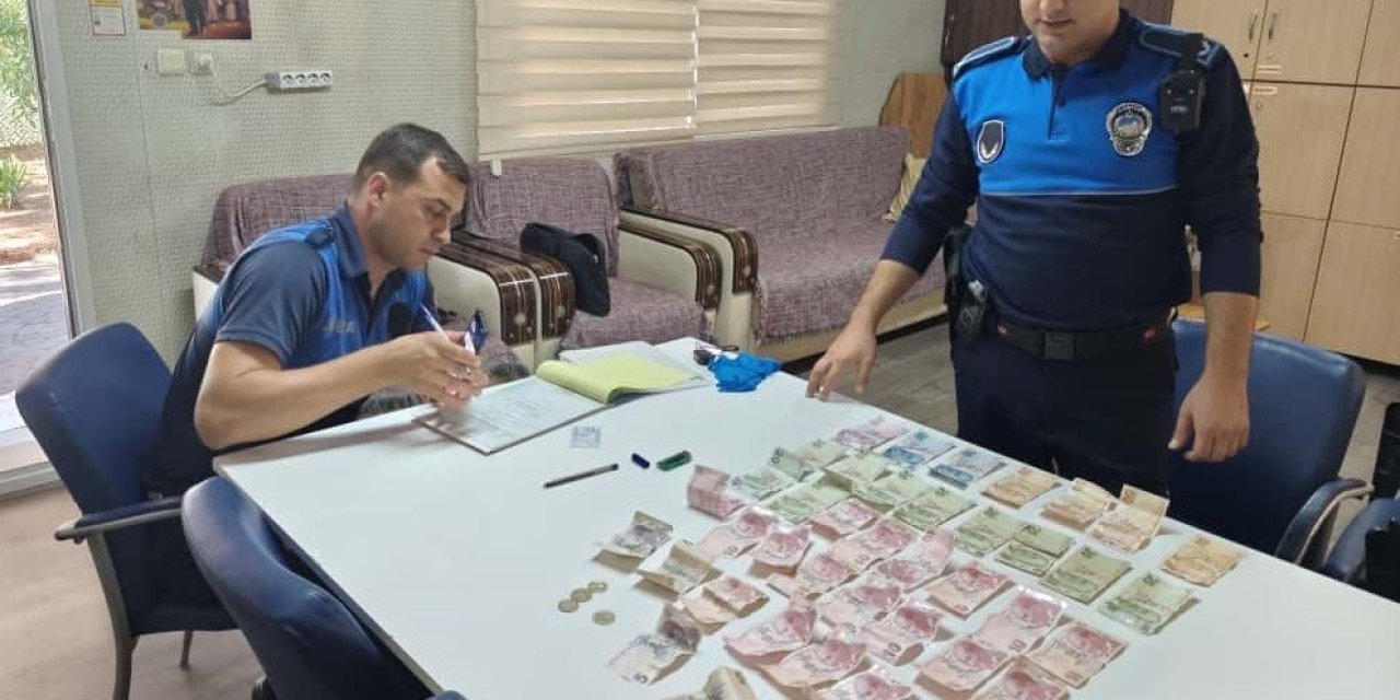 Dilencilik yapan kadın yarım saatte bin 32 lira topladı