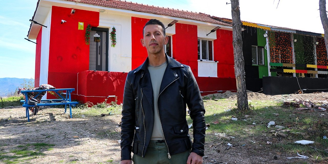 Hem imam hem de öğretmen: Atıl haldeki okulu, gençlik merkezine çevirdiler