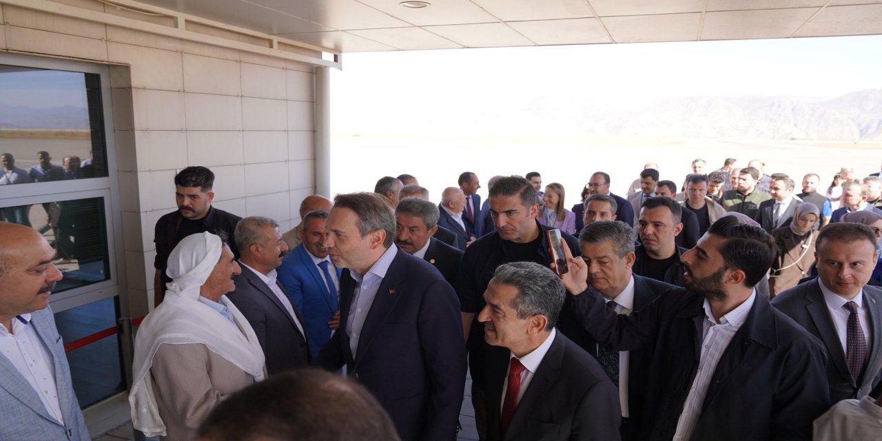 Şırnaklılar Bakan Bayraktar’ı Havalimanında Karşıladı