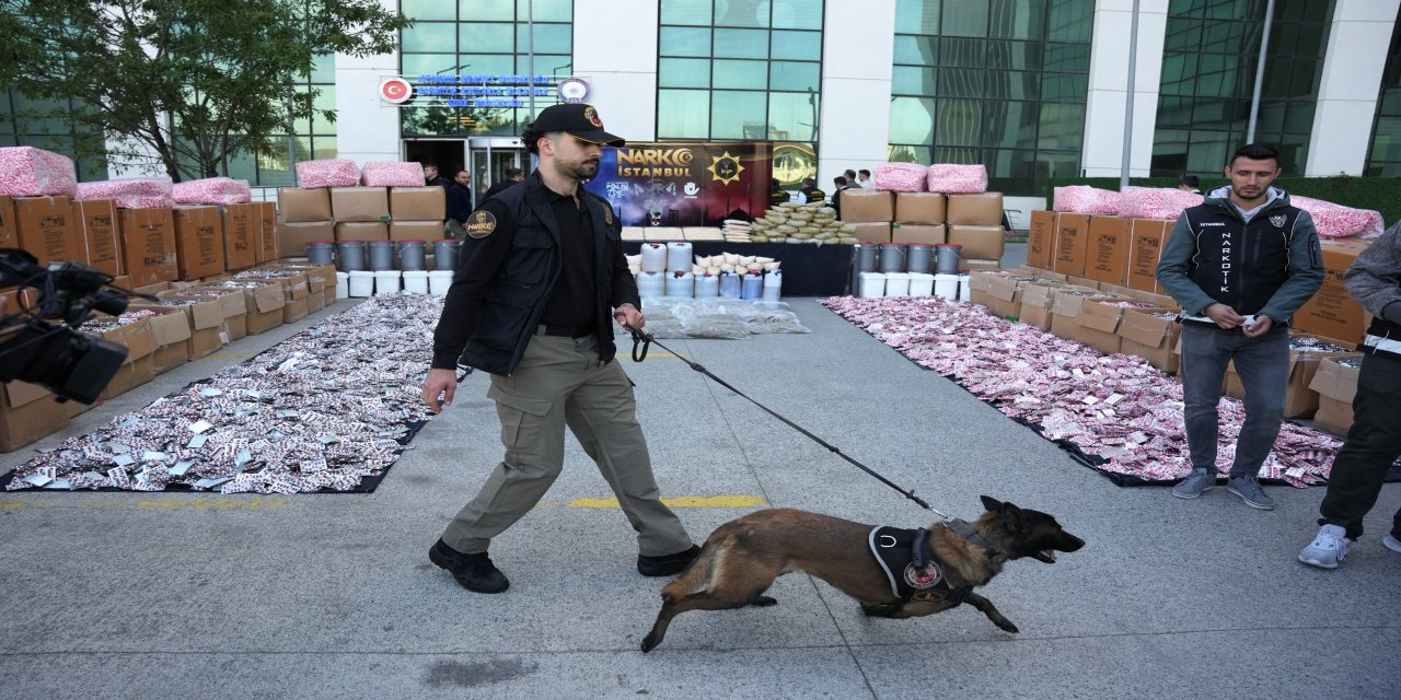 Sokak Satıcılarına Dev Darbe: 215 Gözaltı, 186 Tutuklama