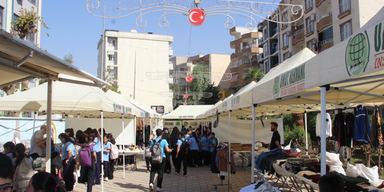 Umut Kervanı Cizre’de ihtiyaç sahibi ve muhtaçlar yararına kermes açtı