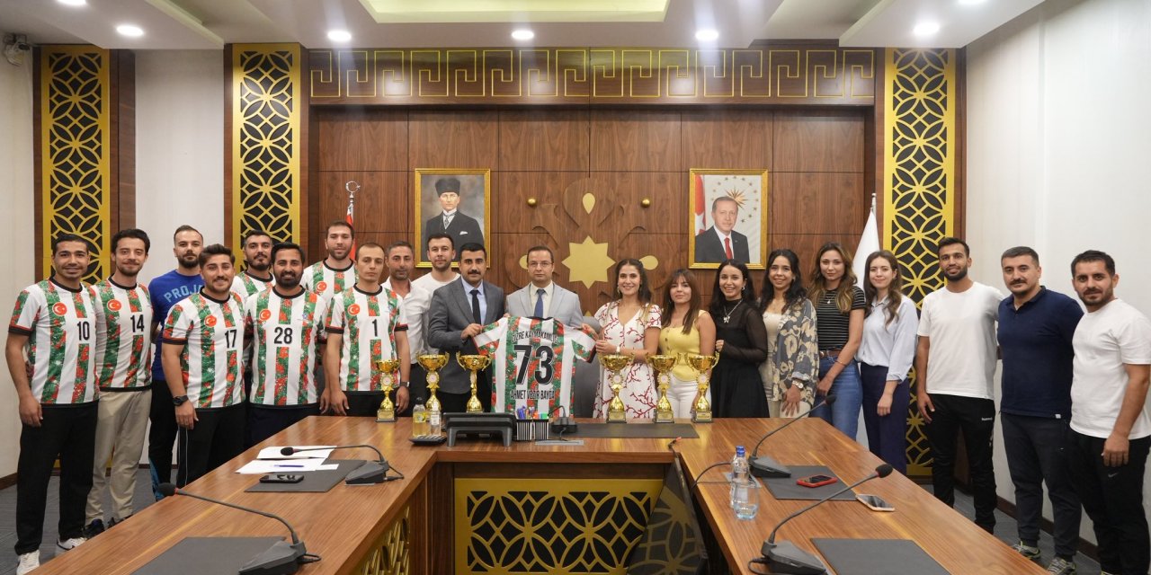 Kaymakam Baycar, Şampiyon Takımları makamında ağırladı