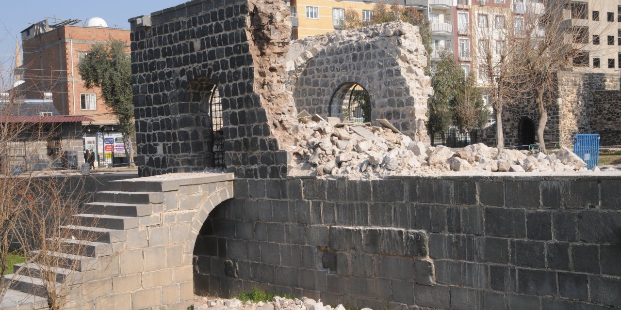 Cizre’de Abdaliye Medresesi'nin Yıkılan Tarihi Duvarı Yeniden İnşa Ediliyor!