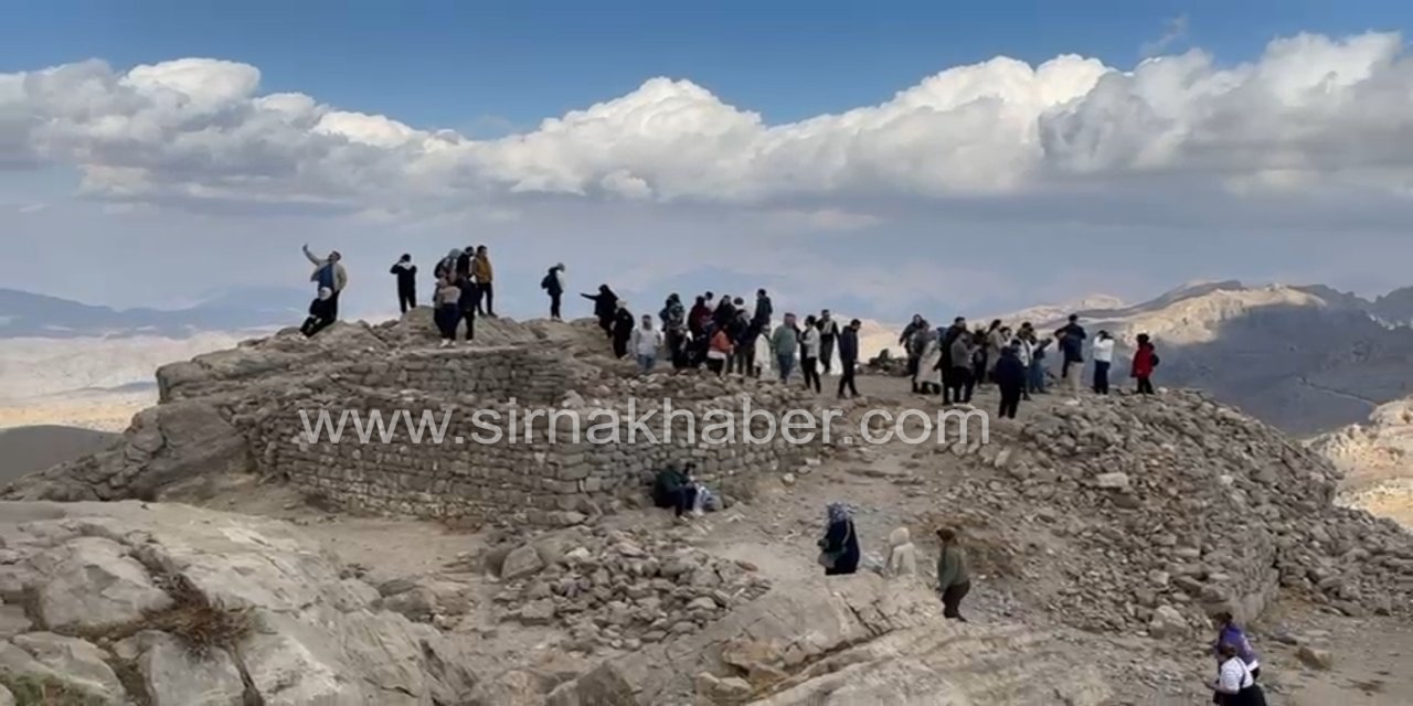 29 Ekim Coşkusu Zirvede Yaşandı: Cudi Dağı'nda Türk Bayrakları Açıldı