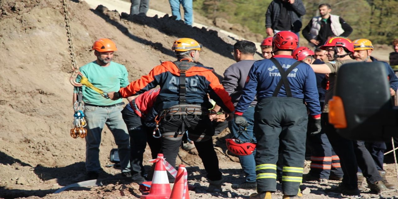 Korkunç İş Kazası: Yol Çalışmasında 30 Metrelik Kuyuya Düşen İşçiyi Kurtarma Çalışması Sürüyor