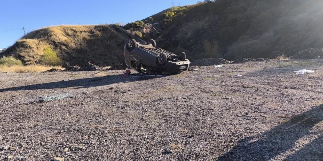 Bingöl'de hafif ticari araç takla attı: 5 yaralı