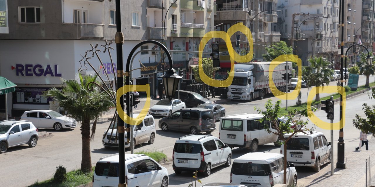 Cizre’de Çalışmayan Trafik Işıkları Kazalara Davetiye Çıkarıyor: Vatandaşlar Tepkili!