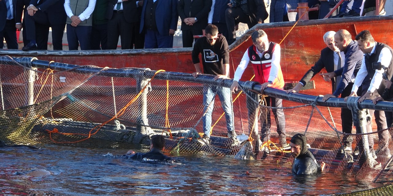 Bakan Yumaklı, Tunceli’de dağ sarımsağı ekti, balık yetiştiricileriyle bir araya geldi