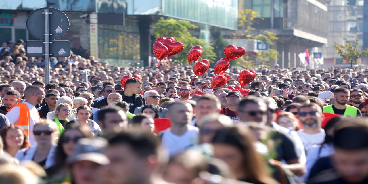Ölümün Yıldönümü: On Binler Meydanlara İndi, Hükümete İstifa Çağrısı