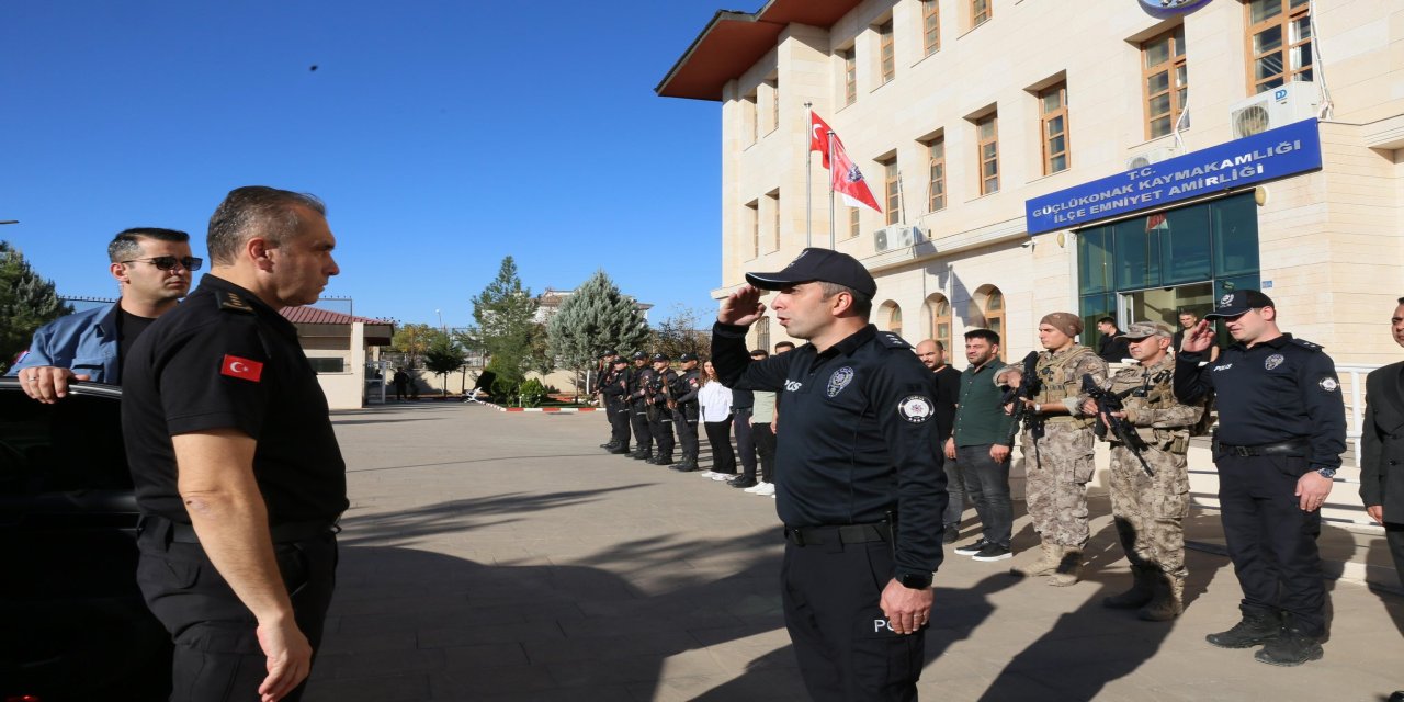 Güçlükonak’a anlamlı ziyaret! Müdür Sazak’tan personellere moral