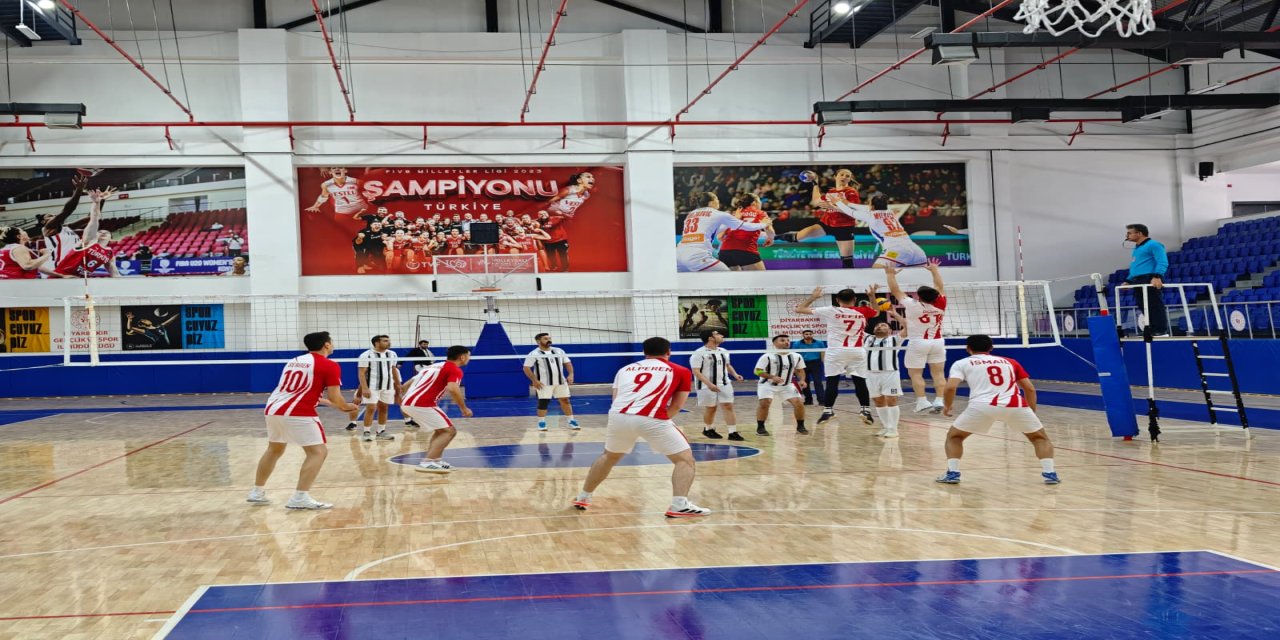 Şırnak Valiliği Voleybol Takımı Yarı Finalde!