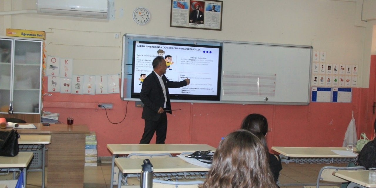 Cizre’de Öğretmenlere yönelik “Akran Zorbalığı” eğitim semineri düzenlendi